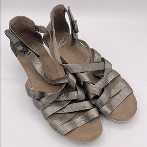 Dansko women’s Vivian leather metallic gladiator wedge sandal